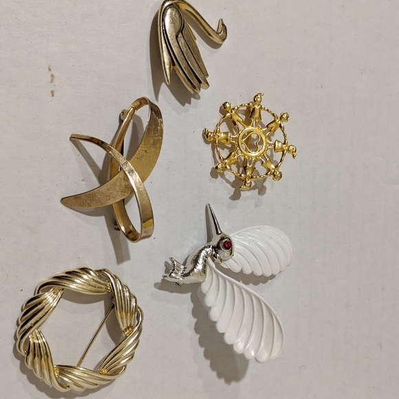 Jewelry - Brooch Lot Jewelry - Brooch Lot